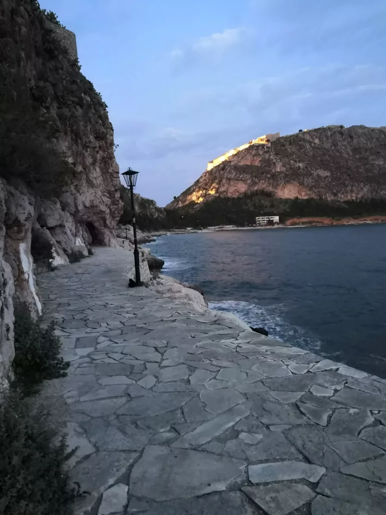 Promenade bord de mer Nauplie