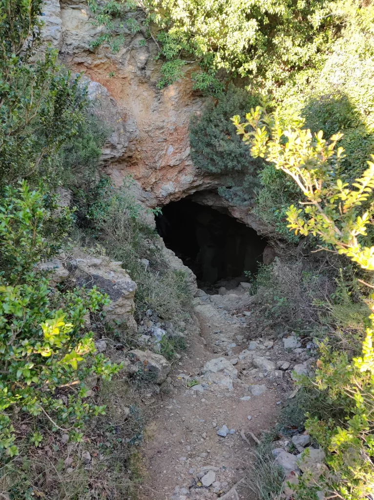 Entrée grotte de la Caune